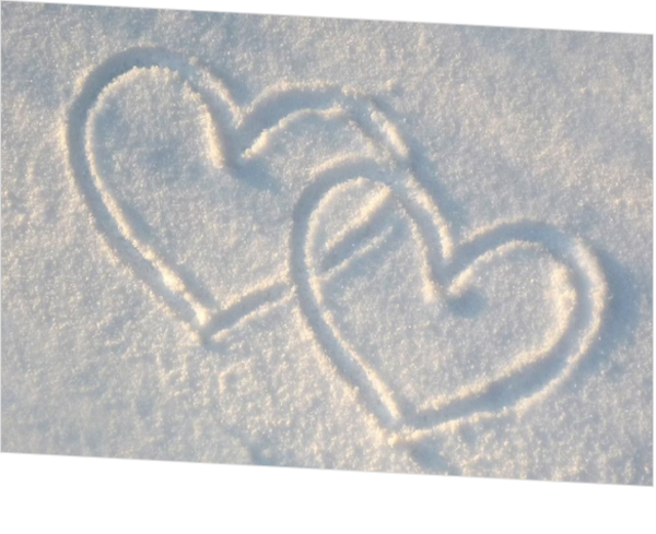 Liefdeskaart hartjes in de sneeuw