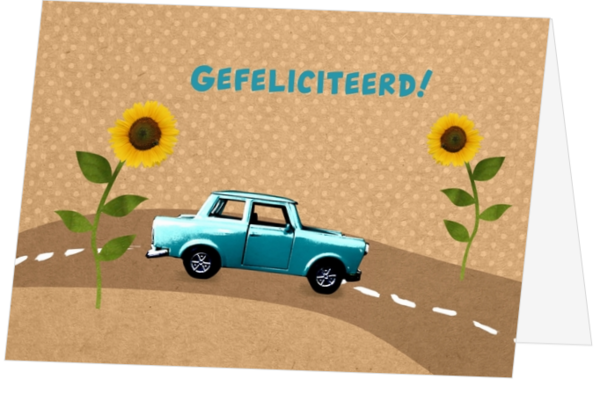 Felicitatiekaart rijbewijs blauwe auto en zonnebloemen
